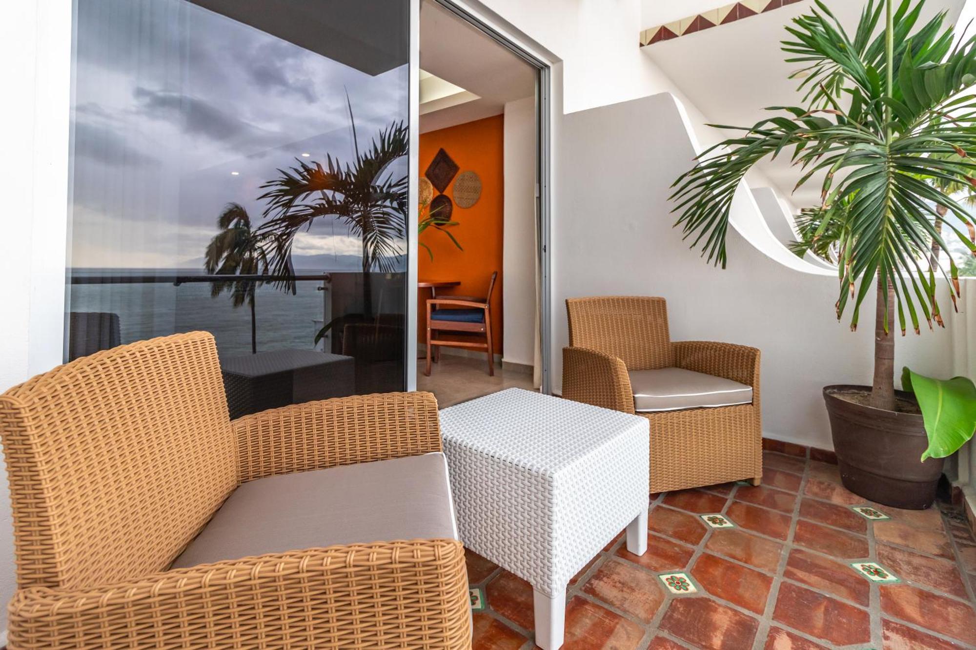 The Paramar Beachfront Boutique Hotel With Breakfast Included - Downtown Malecon Пуерто-Вальярта Екстер'єр фото