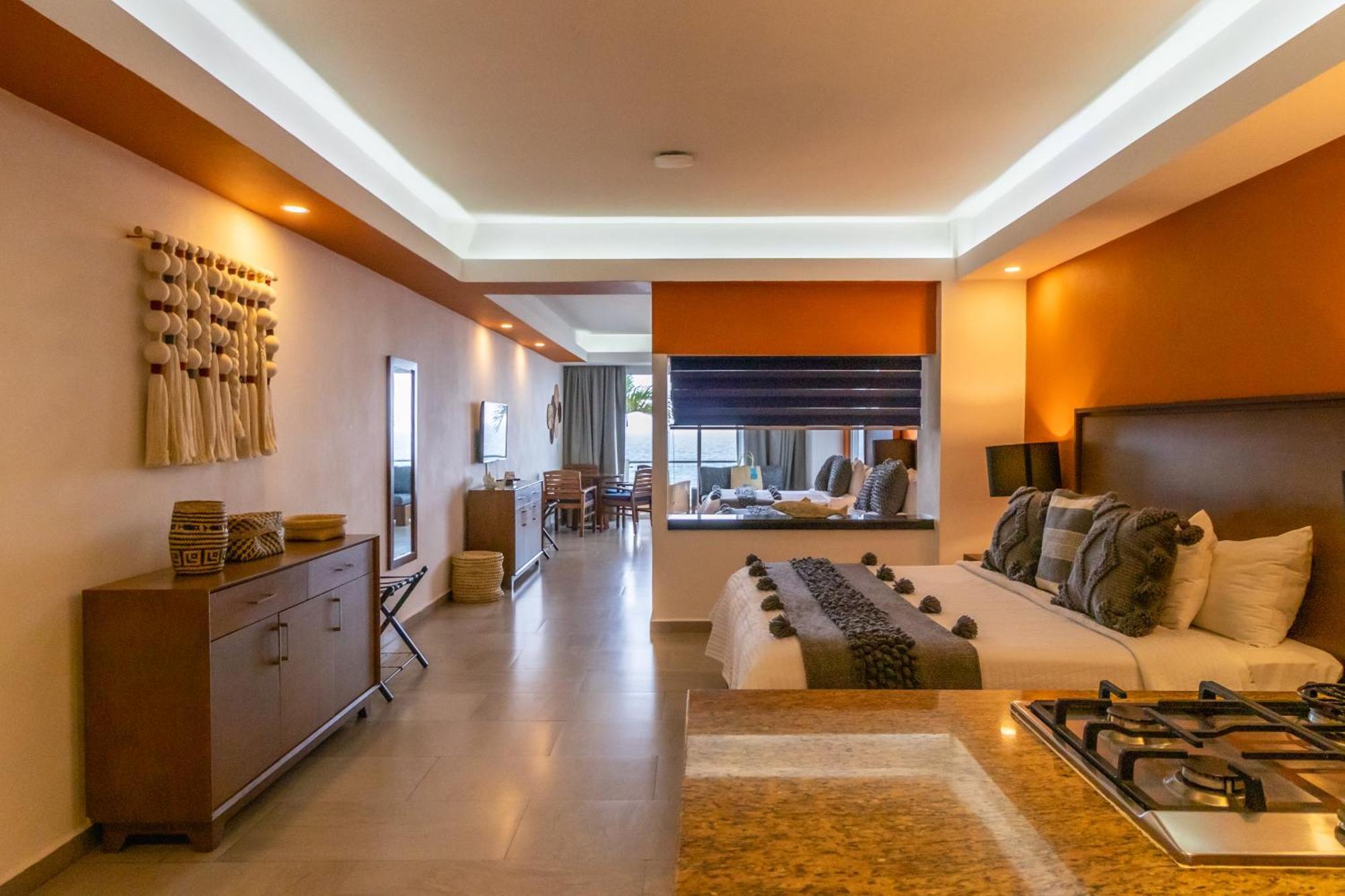The Paramar Beachfront Boutique Hotel With Breakfast Included - Downtown Malecon Пуерто-Вальярта Екстер'єр фото