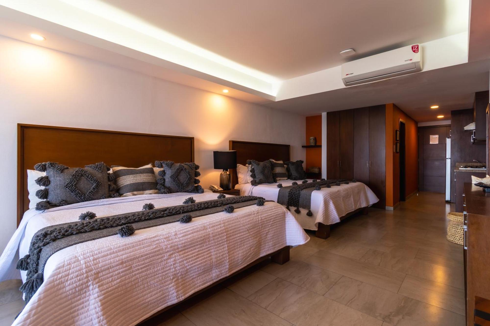 The Paramar Beachfront Boutique Hotel With Breakfast Included - Downtown Malecon Пуерто-Вальярта Екстер'єр фото