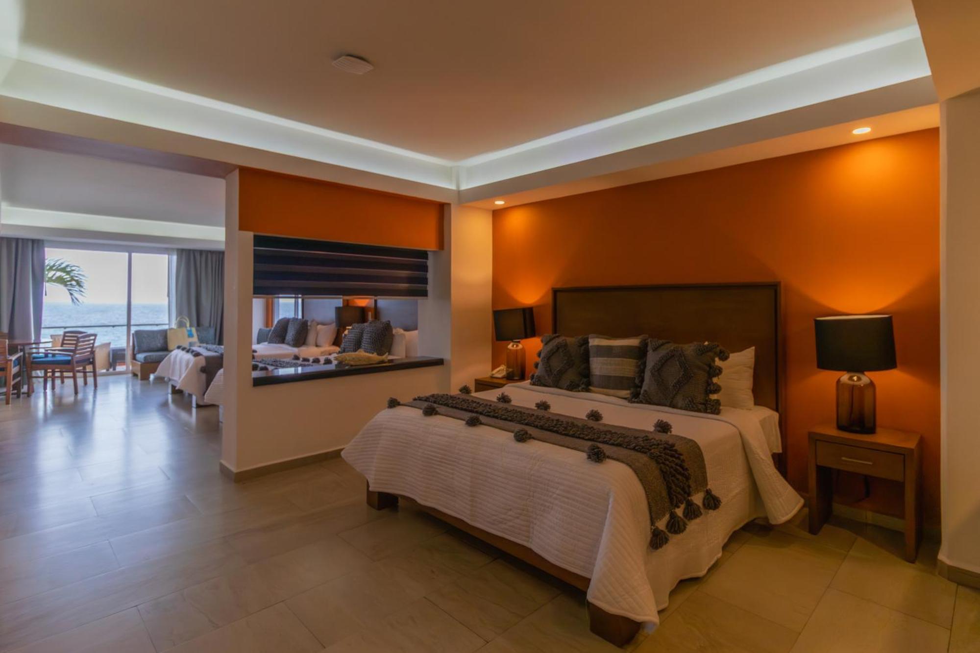 The Paramar Beachfront Boutique Hotel With Breakfast Included - Downtown Malecon Пуерто-Вальярта Екстер'єр фото