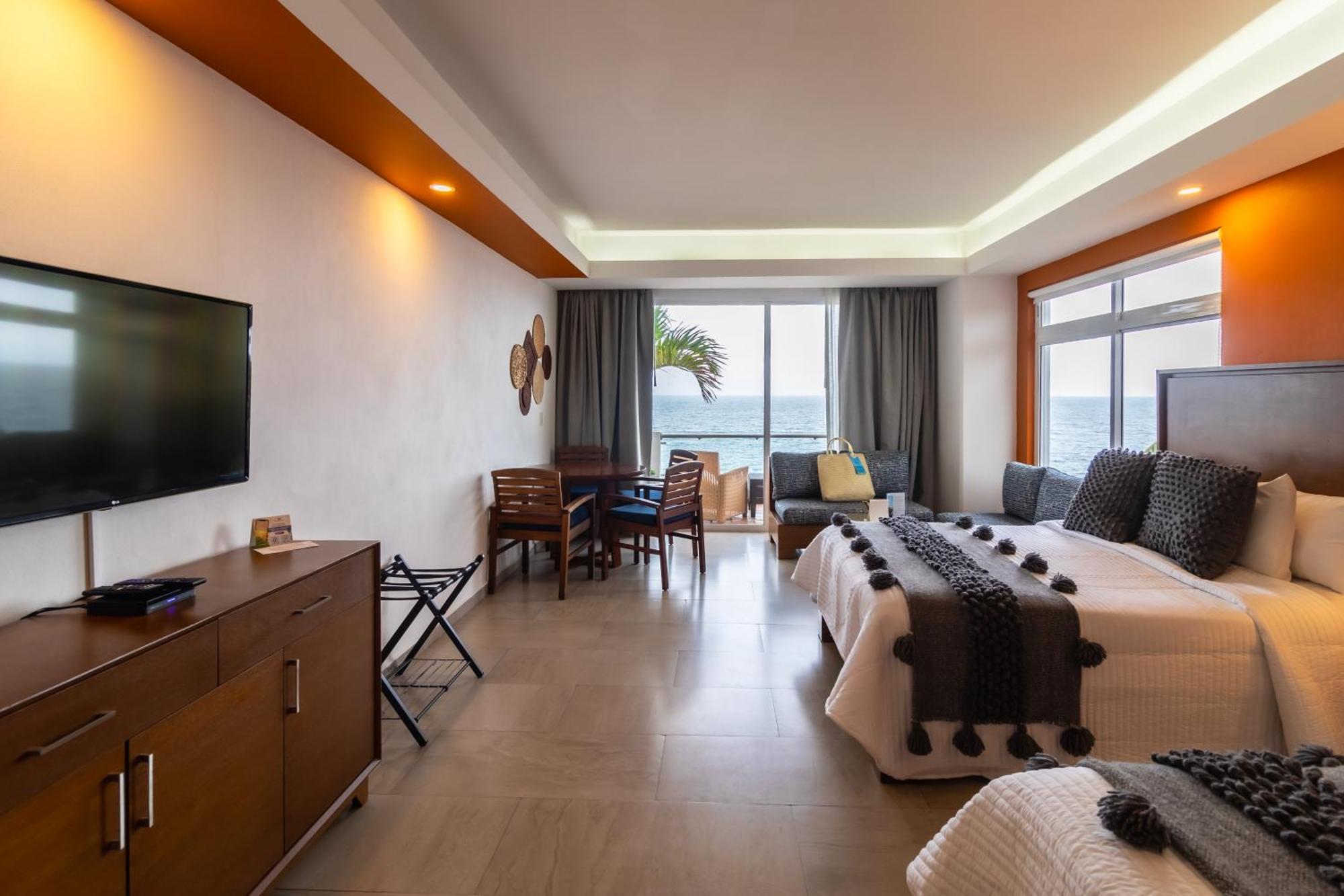 The Paramar Beachfront Boutique Hotel With Breakfast Included - Downtown Malecon Пуерто-Вальярта Екстер'єр фото