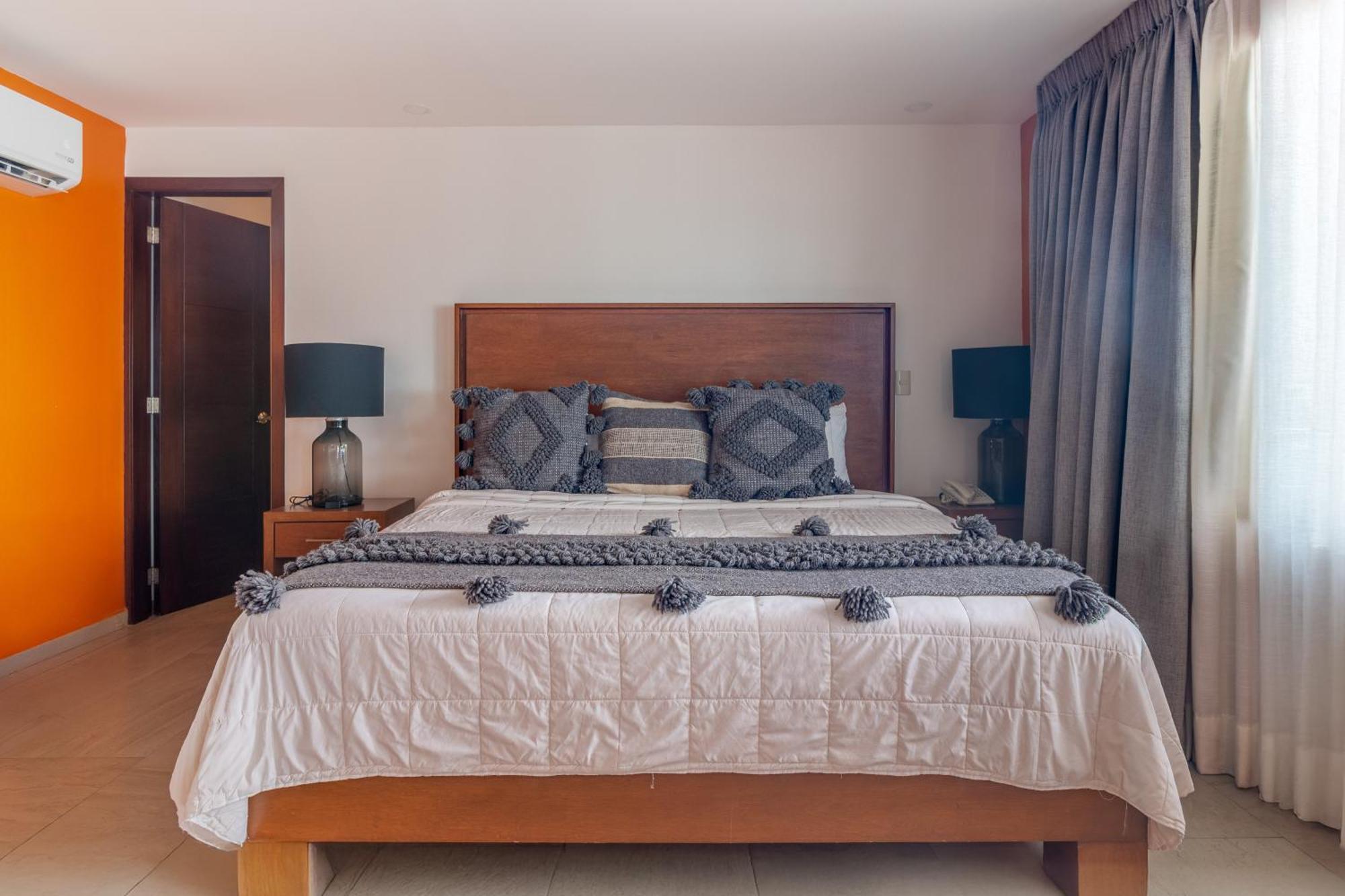 The Paramar Beachfront Boutique Hotel With Breakfast Included - Downtown Malecon Пуерто-Вальярта Номер фото