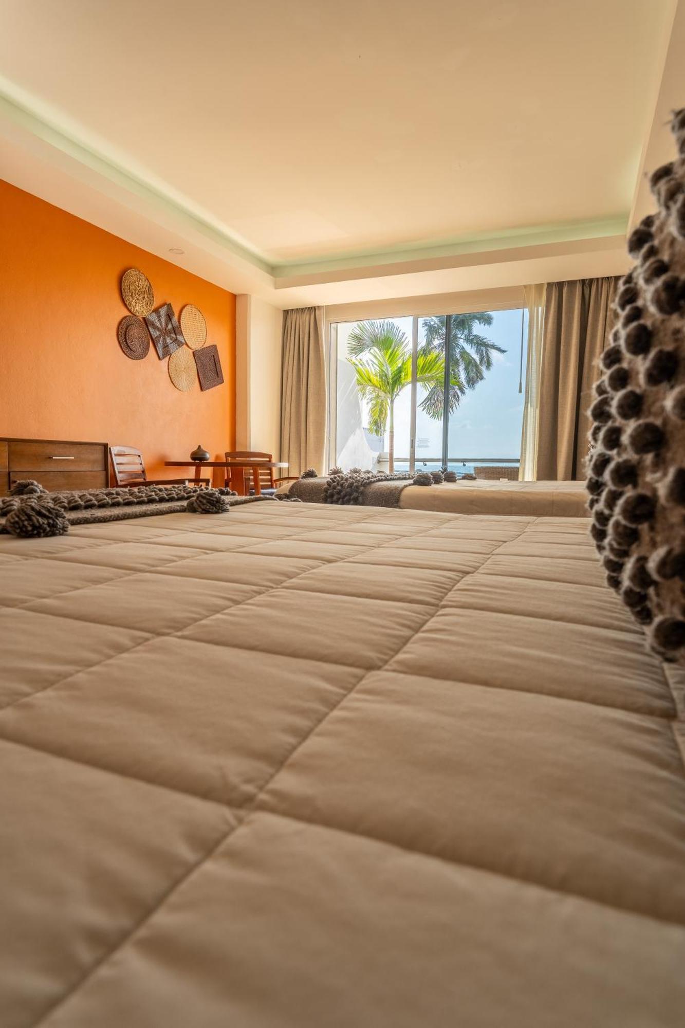 The Paramar Beachfront Boutique Hotel With Breakfast Included - Downtown Malecon Пуерто-Вальярта Екстер'єр фото